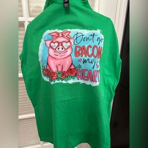 NEW Green T-shirt with Pig Graphic